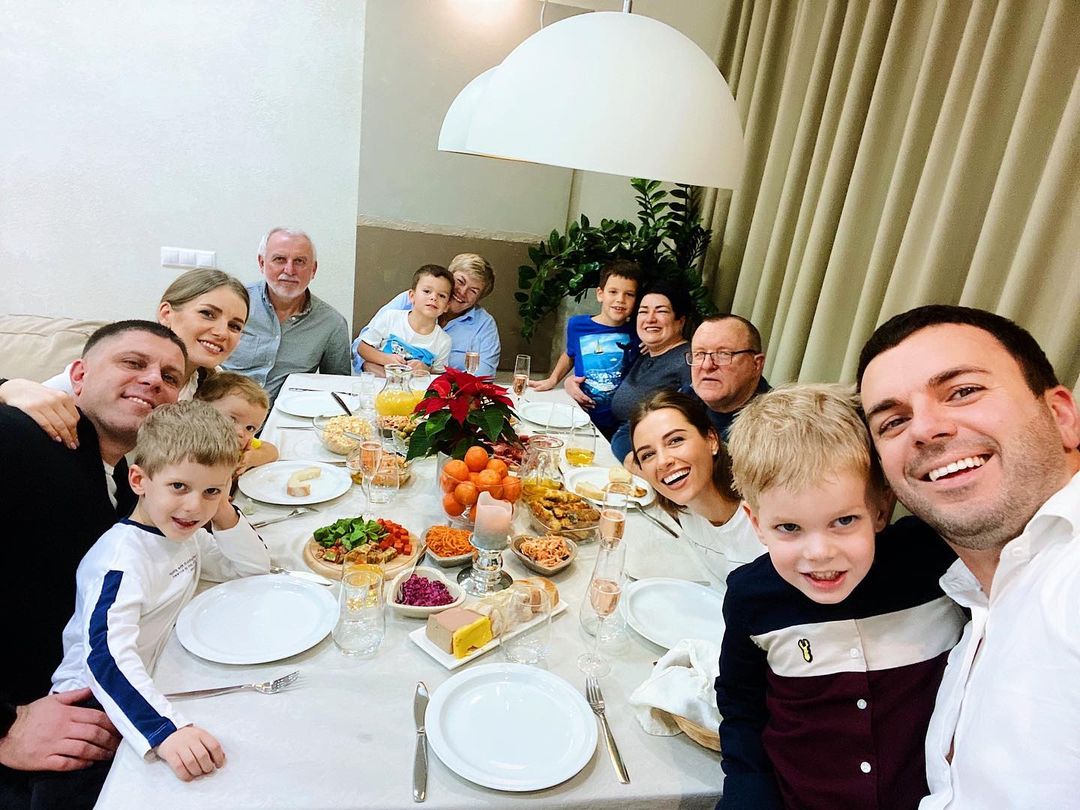 Время для семьи: Осадчая, Ребрик, Сумская и другие звезды на трогательных фото с родными