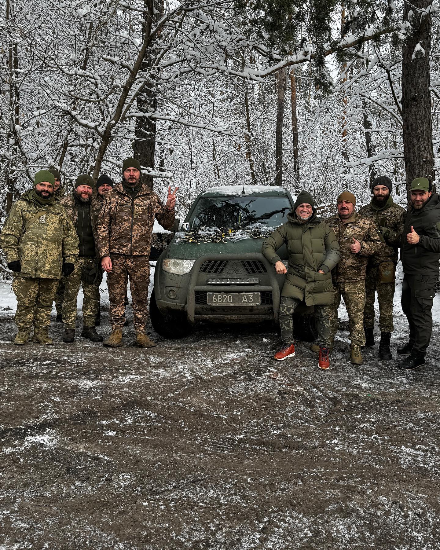 "Я дуже хвилювався". Ектор Хіменес-Браво зустрівся з українськими воїнами на фронті (фото)