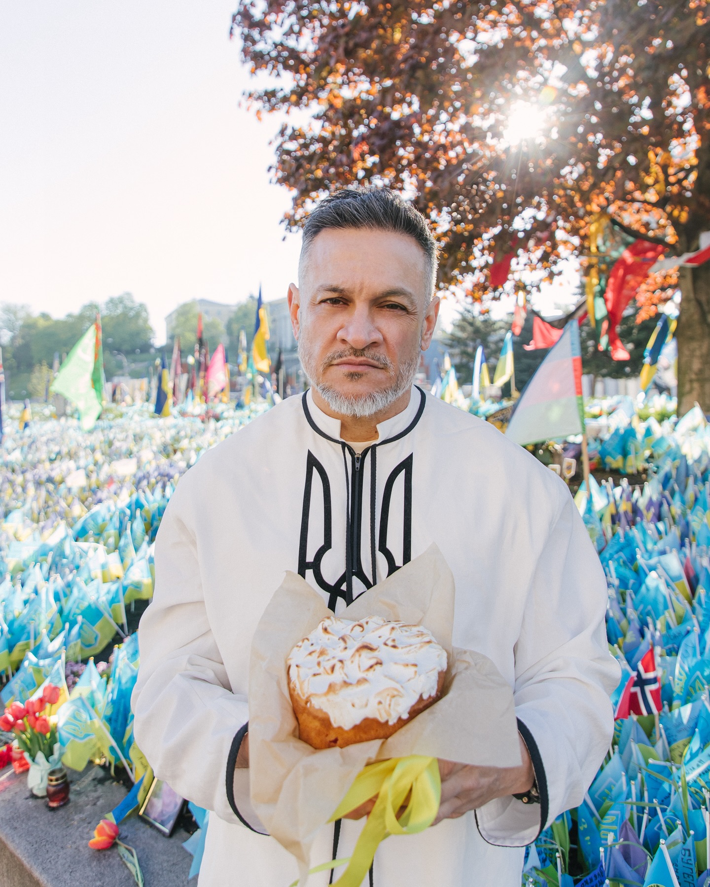 "Миру та небесної підтримки нам всім". Зірки привітали українців з Великоднем (фото)