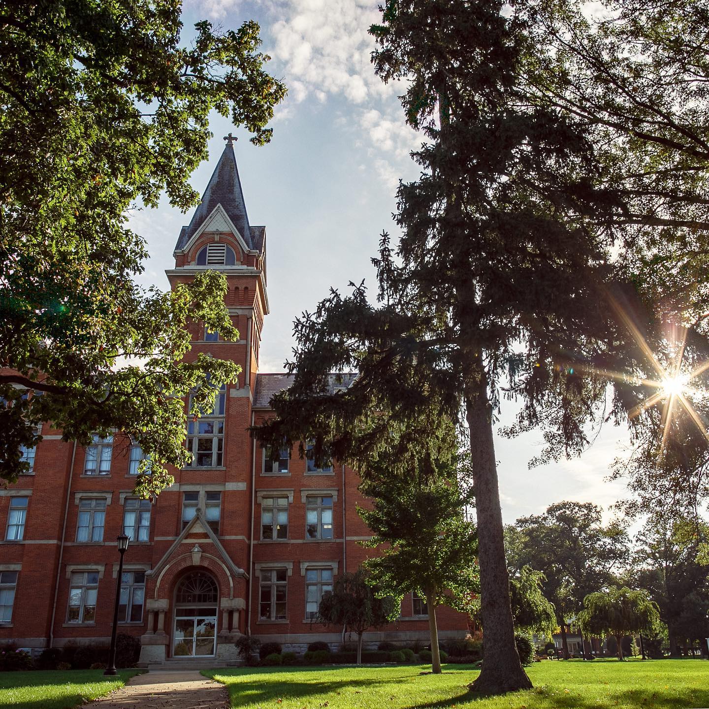 Как поступить в европейский университет во время войны: список доступных вузов и советы по адаптации