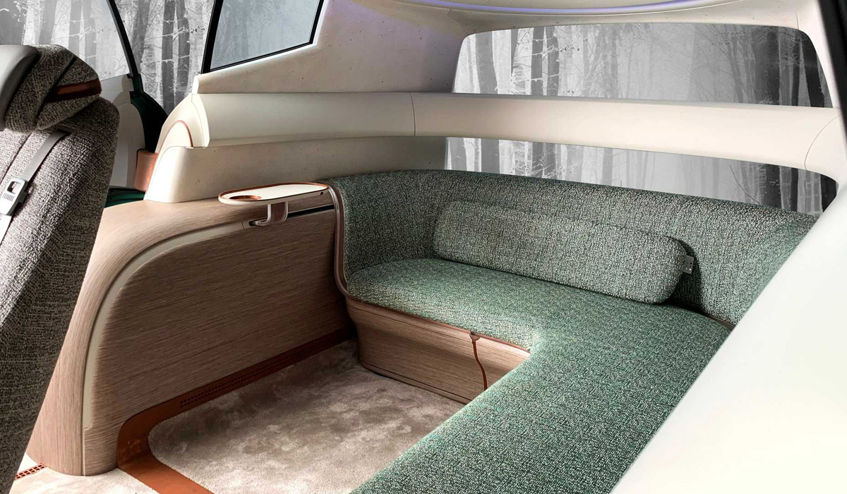 Без руля и с диваном в салоне: Hyundai показала свой флагманский кроссовер на электротяге