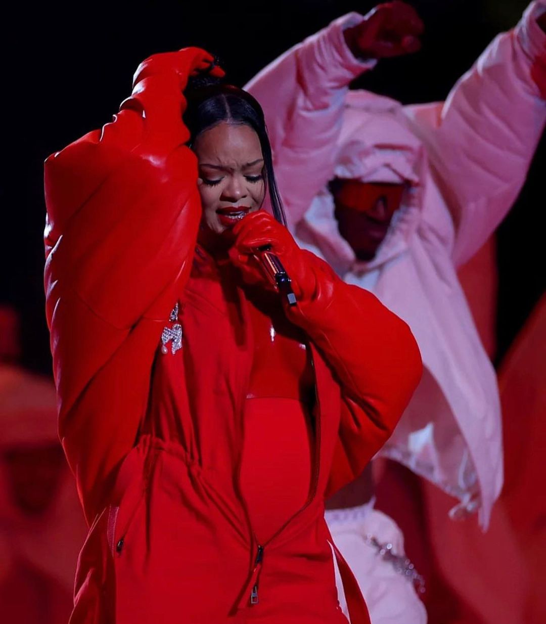 Рианна на Супербоуле 2023 сообщила о беременности: яркое видео