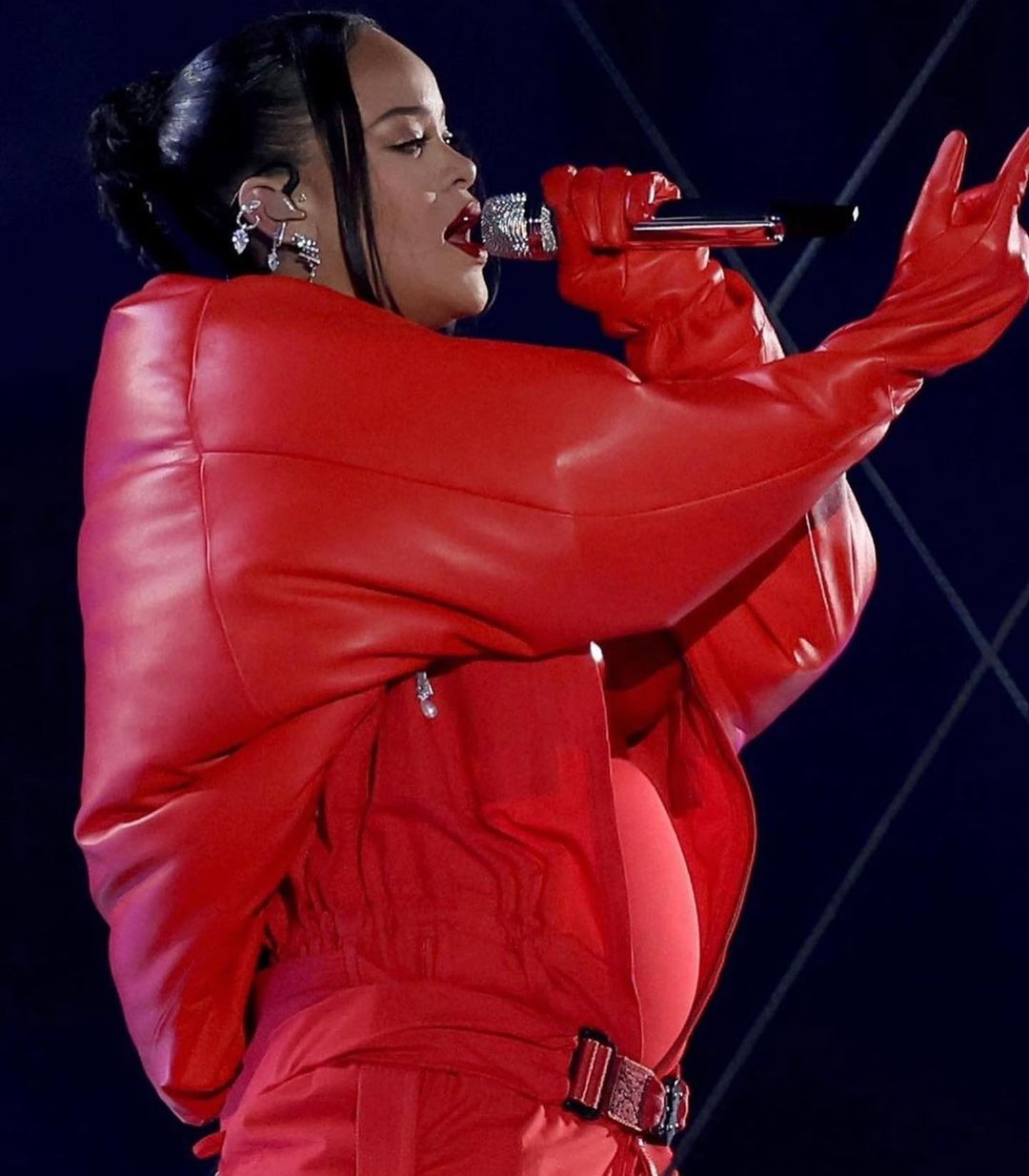 Рианна на Супербоуле 2023 сообщила о беременности: яркое видео