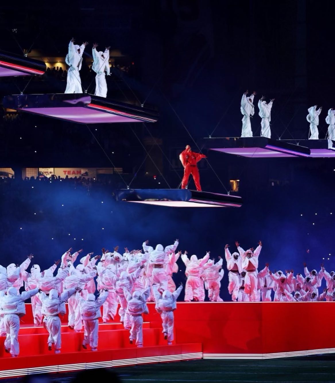 Рианна на Супербоуле 2023 сообщила о беременности: яркое видео