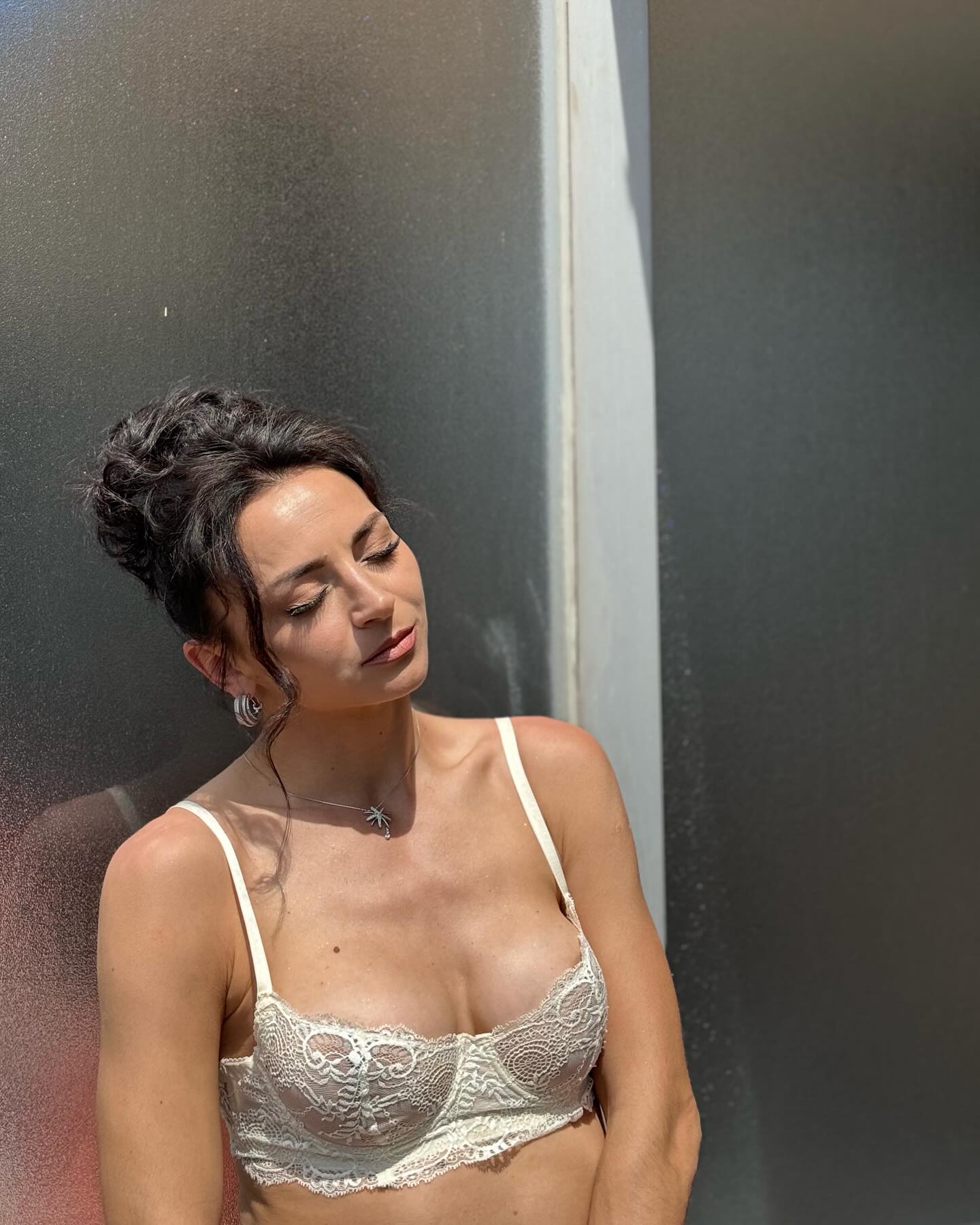 Ілона Гвоздьова похизувалася результатом пластики грудей через 6 місяців після операції (фото)