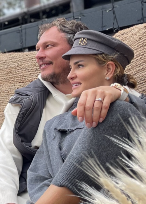 Футболист Пятов подтвердил развод с женой, родившей ему четырех детей