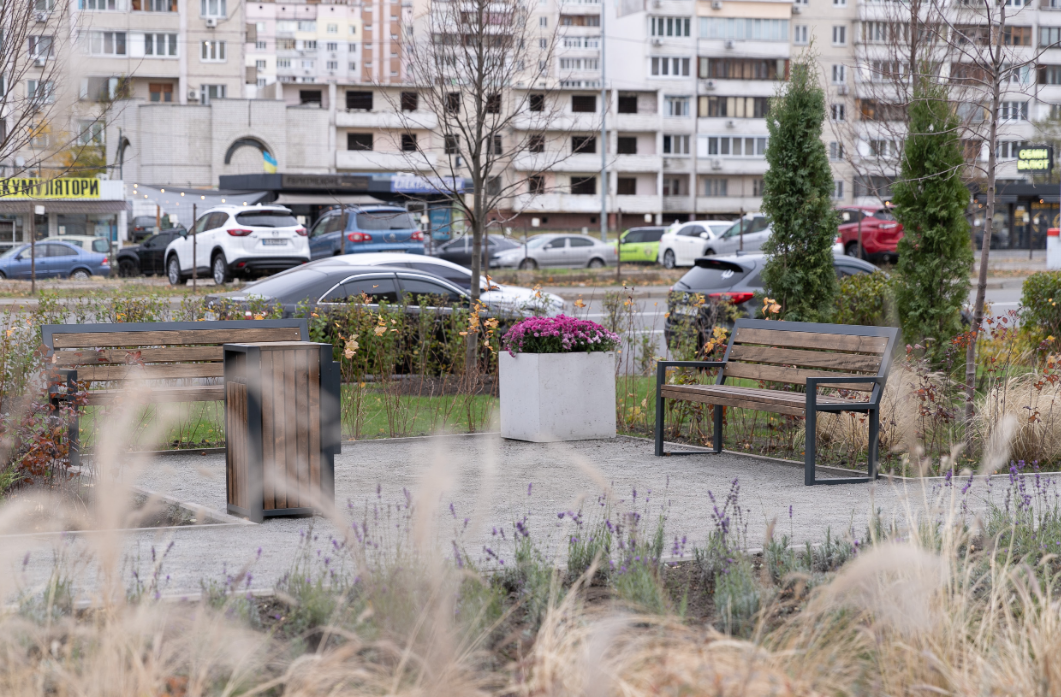 В Киеве обустроили 10 новых минискверов для отдыха: адреса