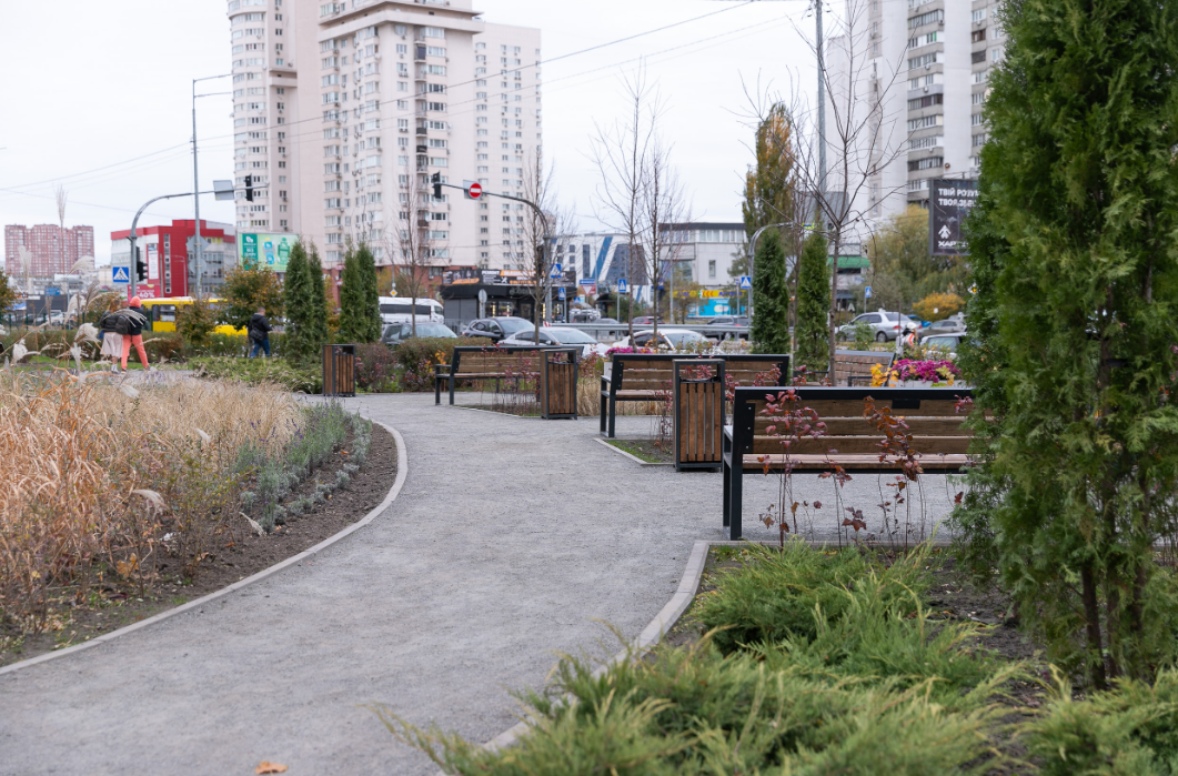 В Киеве обустроили 10 новых минискверов для отдыха: адреса