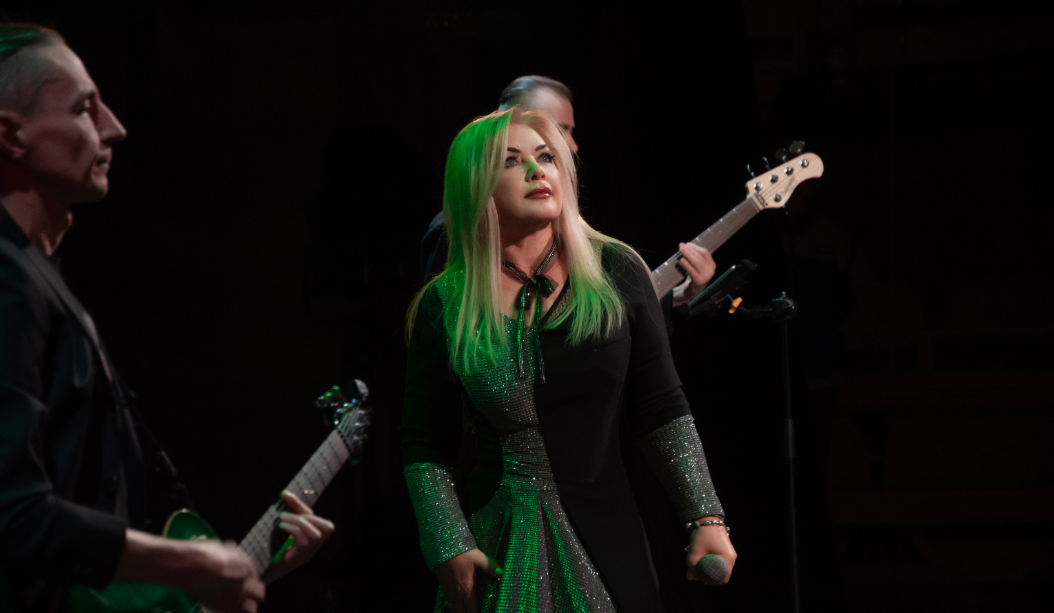 Оксана Білозір ефектно відсвяткувала 45-річчя своєї кар'єри. Як зараз виглядає співачка (фото)