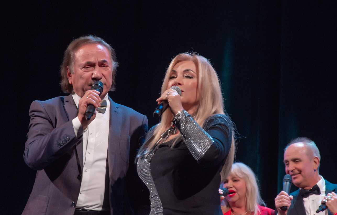 Оксана Білозір ефектно відсвяткувала 45-річчя своєї кар'єри. Як зараз виглядає співачка (фото)