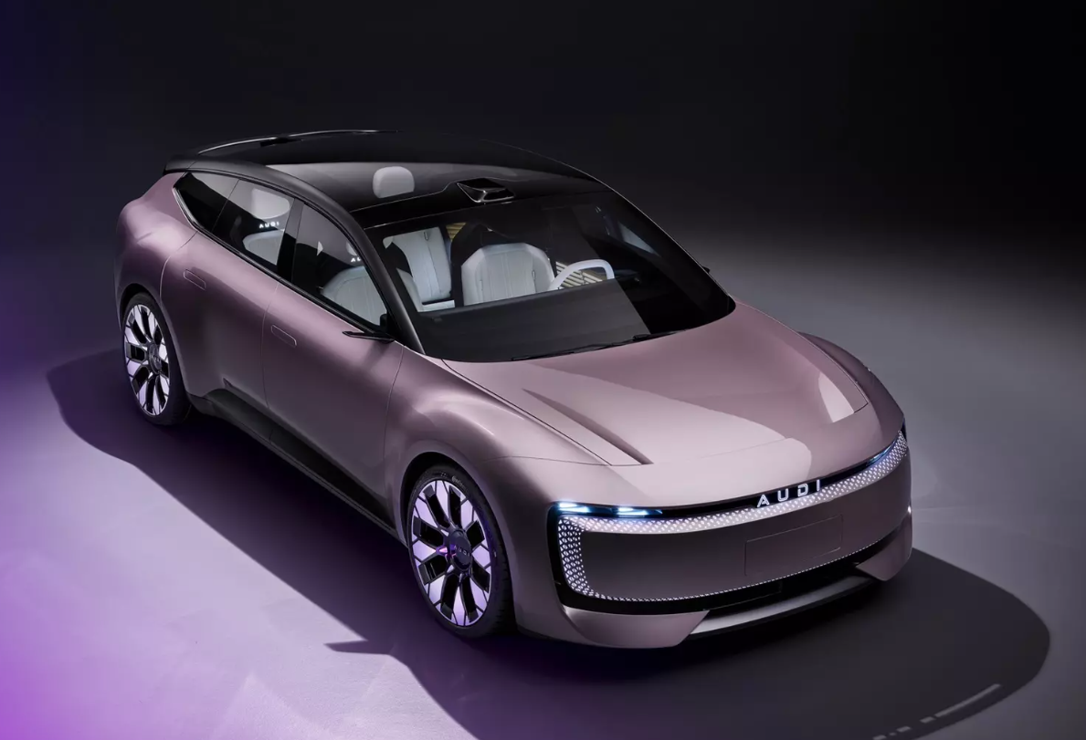 Вперше з новою емблемою: Audi показала новий електричний універсал