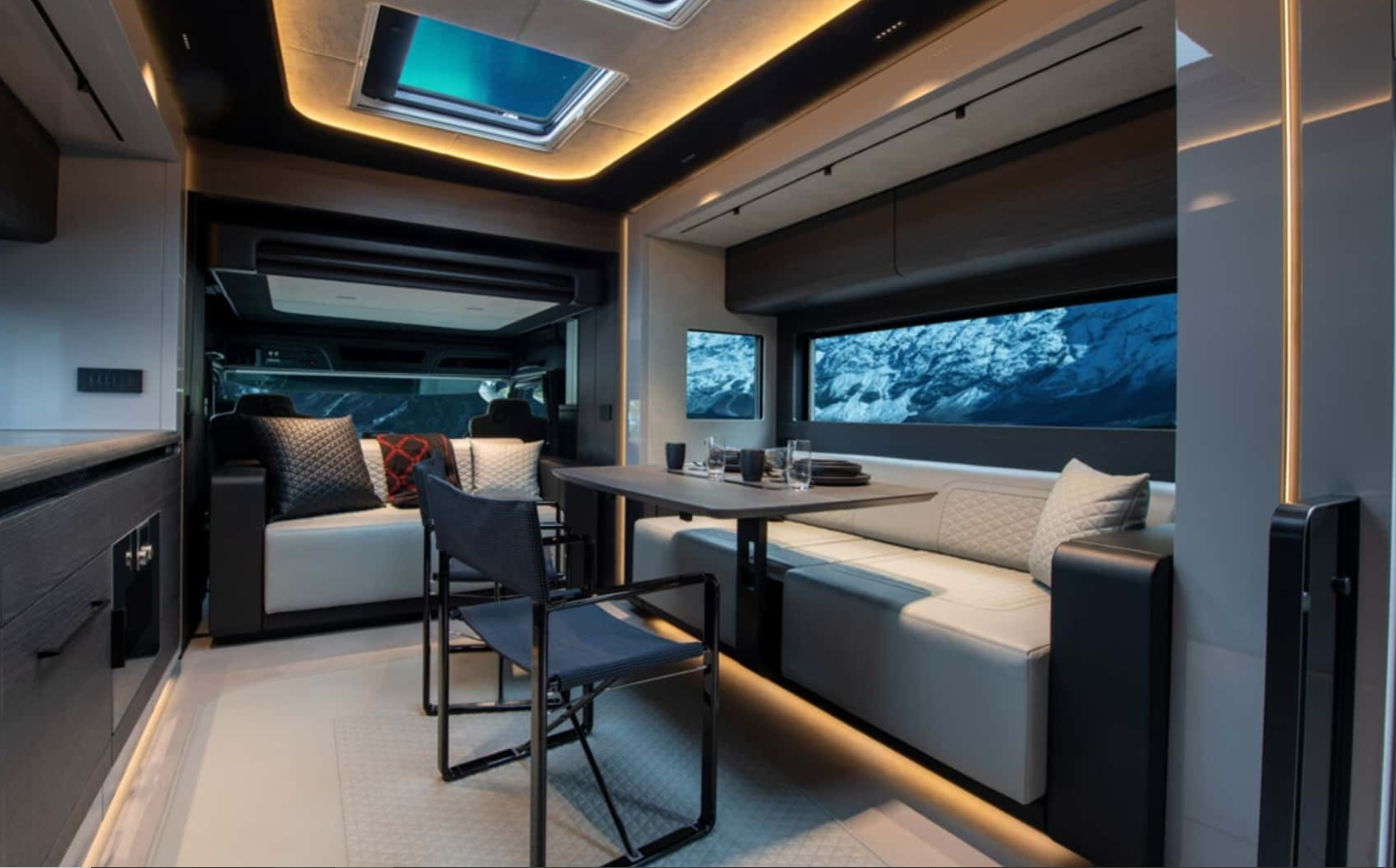 Площадью с квартиру: Brabus представил роскошный дом на колесах на базе Mercedes-Benz