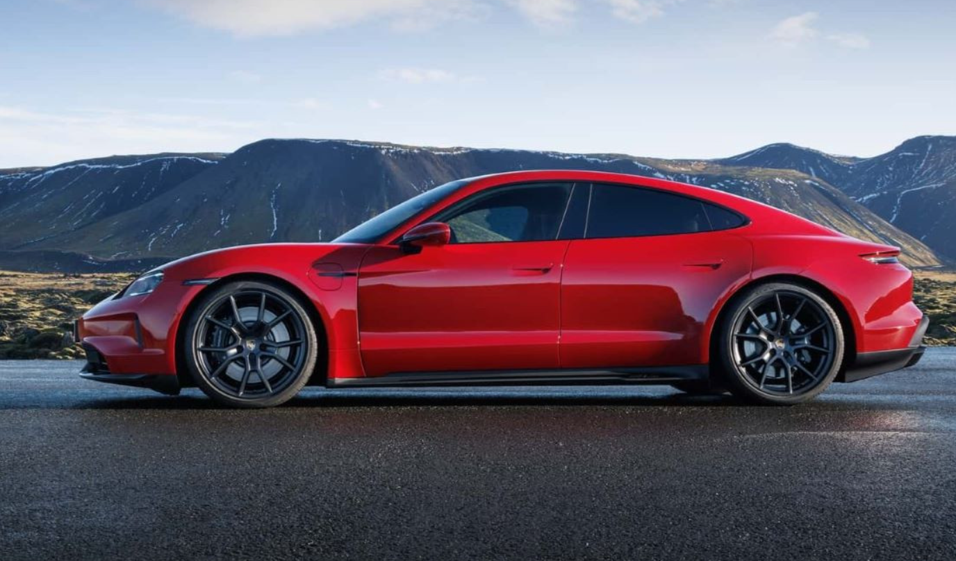 Porsche представила сразу два новых электромобиля Taycan: названные цены и характеристики