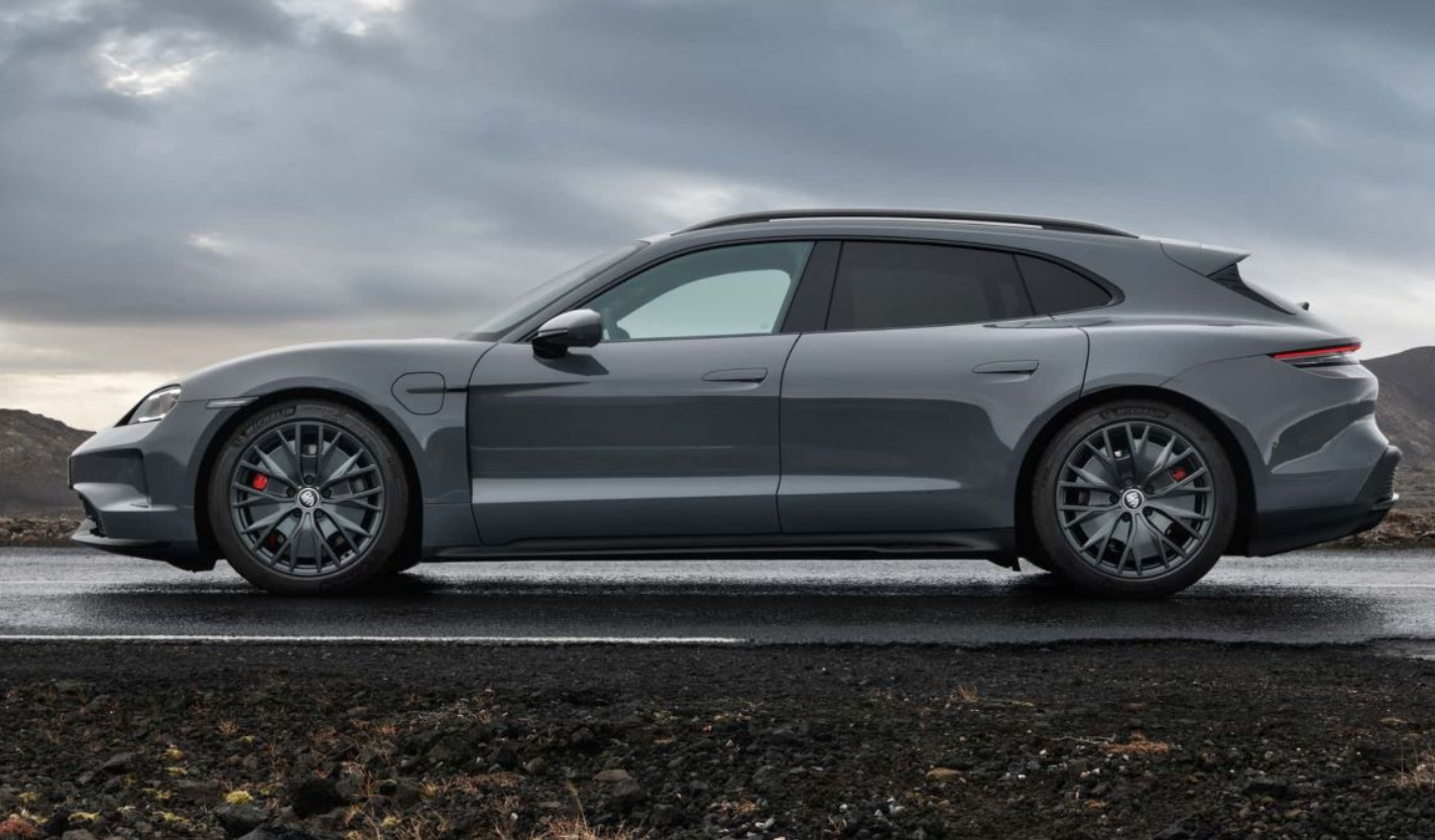 Porsche представила сразу два новых электромобиля Taycan: названные цены и характеристики