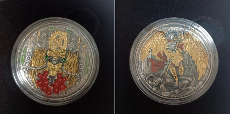 "Настоящее сокровище". На границе с Украиной таможенники обнаружили уникальные серебряные монеты (фото)