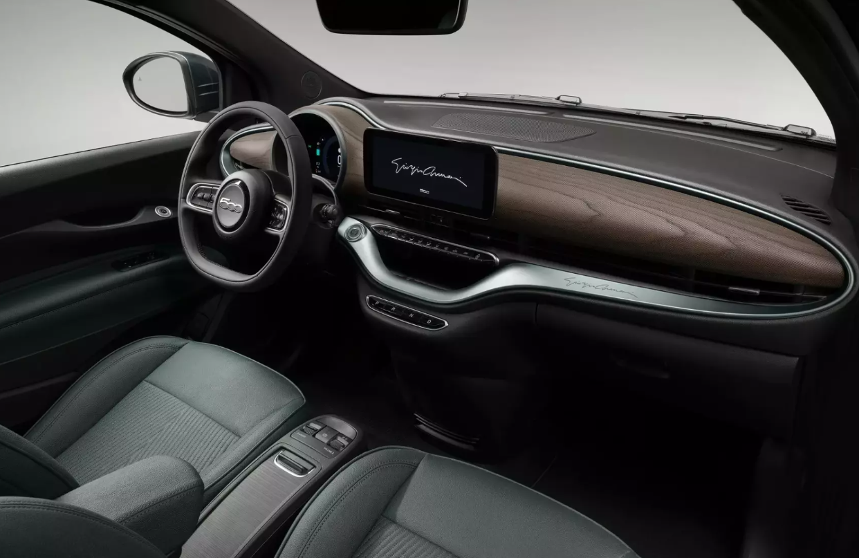 От Armani: электрический Fiat 500 получил "модную" версию