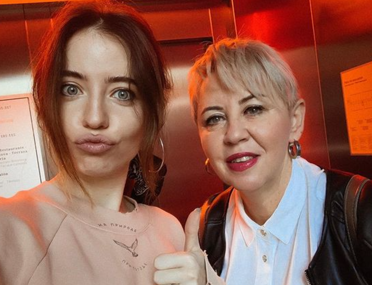 Дорофєєва та її мама зі сльозами зустрілися в Києві. Щемливе відео