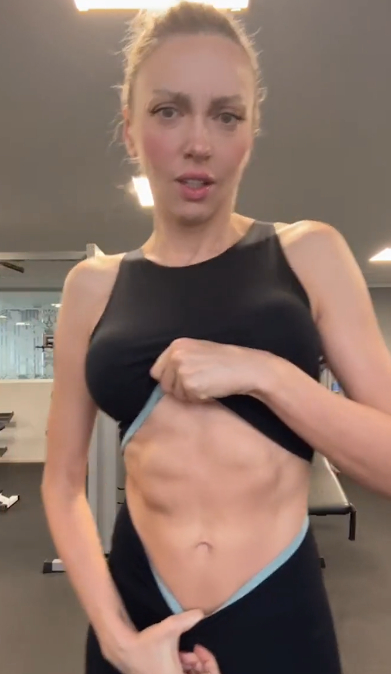 45-летняя Полякова показала на камеру фигуру "без фильтров". Такого никто не ожидал (фото)