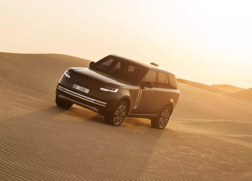 Электрический Range Rover полностью рассекретили на официальных фотографиях