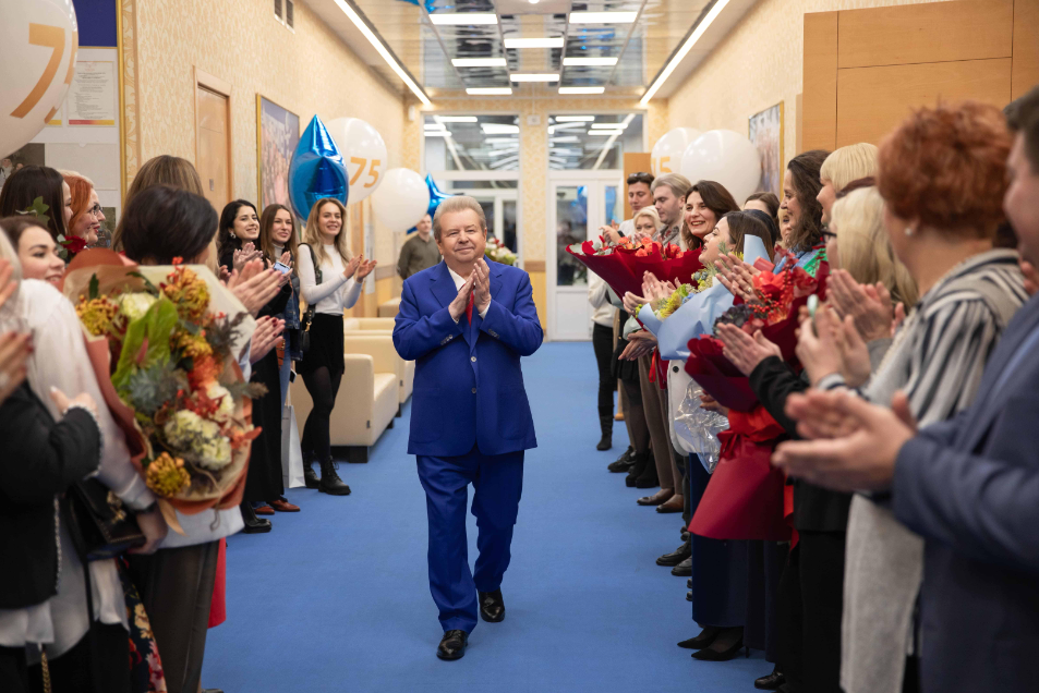 Ректор в фотообъективе: Киевский университет культуры презентовал трехтомник о Михаиле Поплавском