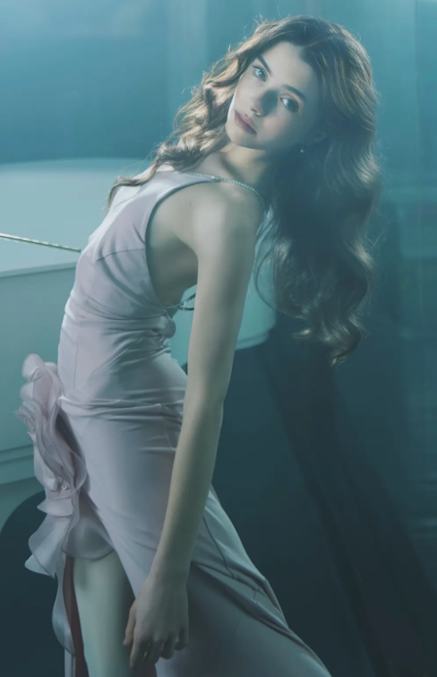 Катерина Кухар знялася у дуже красивій фотосесії зі своїми студентами