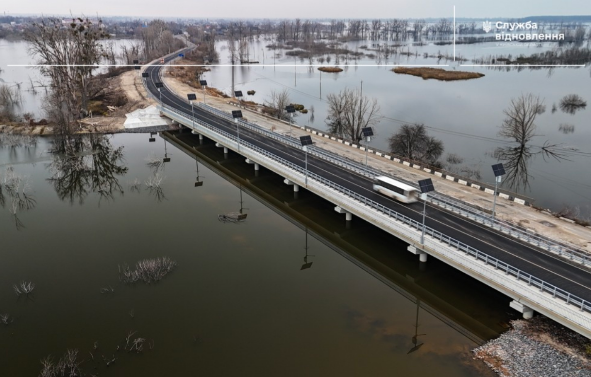 У Київській області відбудували міст, зруйнований в лютому 2022 року: деталі (фото)