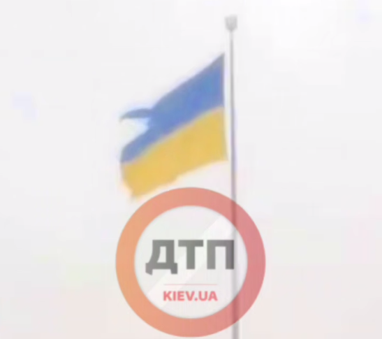 У Києві пошкоджено найбільший прапор України: що відомо (фото, відео)