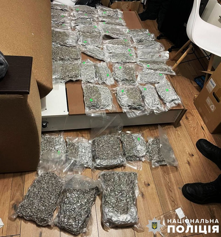 У Києві затримали чоловіка з наркотиками на понад 7 мільйонів: деталі справи