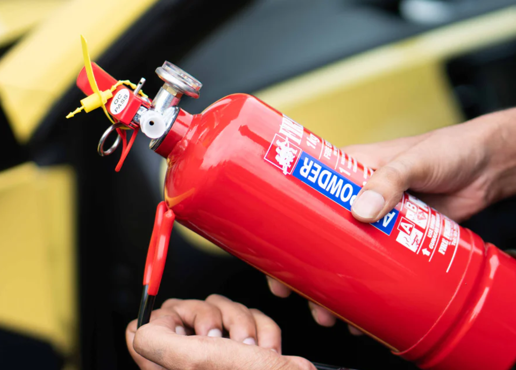 Маленький огнеборец: выбираем огнетушитель для авто