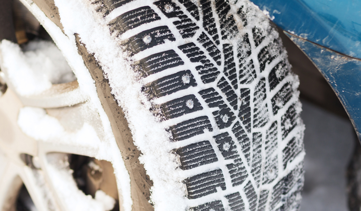 Зима у розпалі: 5 питань про шиповані шини для авто