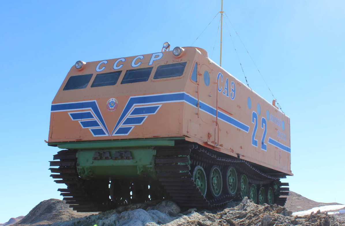 Транспорт в Антарктиді: хто на чому їздив