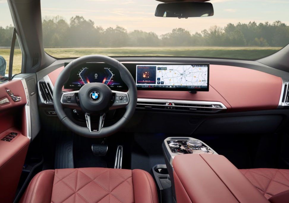 Электрический кроссовер BMW iX существенно обновили: названы цены и характеристики