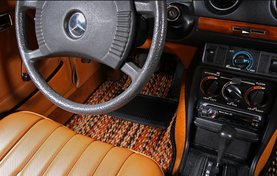 Як вибрати автомобільні килимки для зими: поради водіям