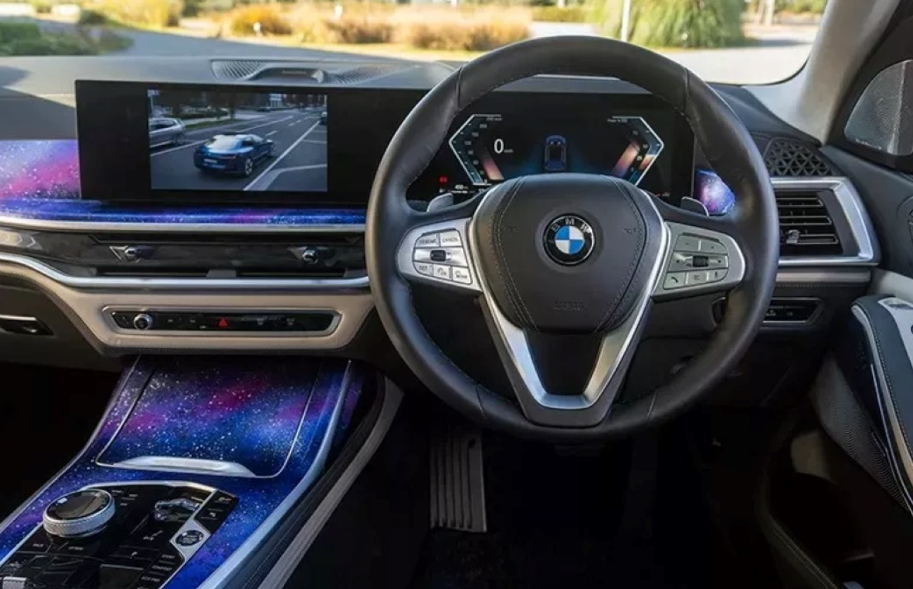 Премиальный кроссовер BMW X7 получил лимитированную "звездную" версию: фото и характеристики