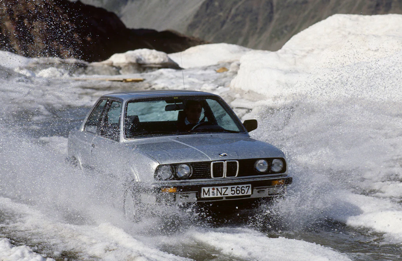 Як раніше їздили взимку: автопригоди до ери підігрівачів і шипів