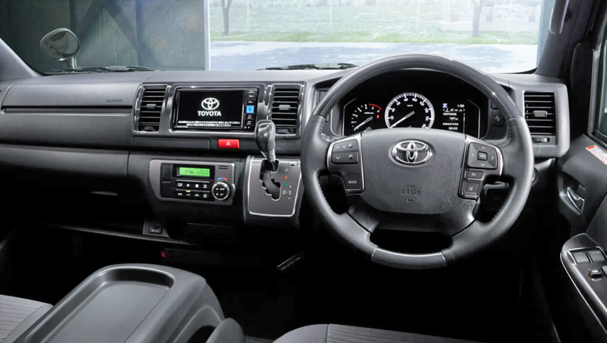 К 20-летию модели: популярный микроавтобус Toyota Hiace получил несколько спецверсий