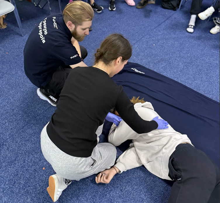 При содействии Favbet Foundation украинские спортсмены проходят обучение по первой помощи от FAST