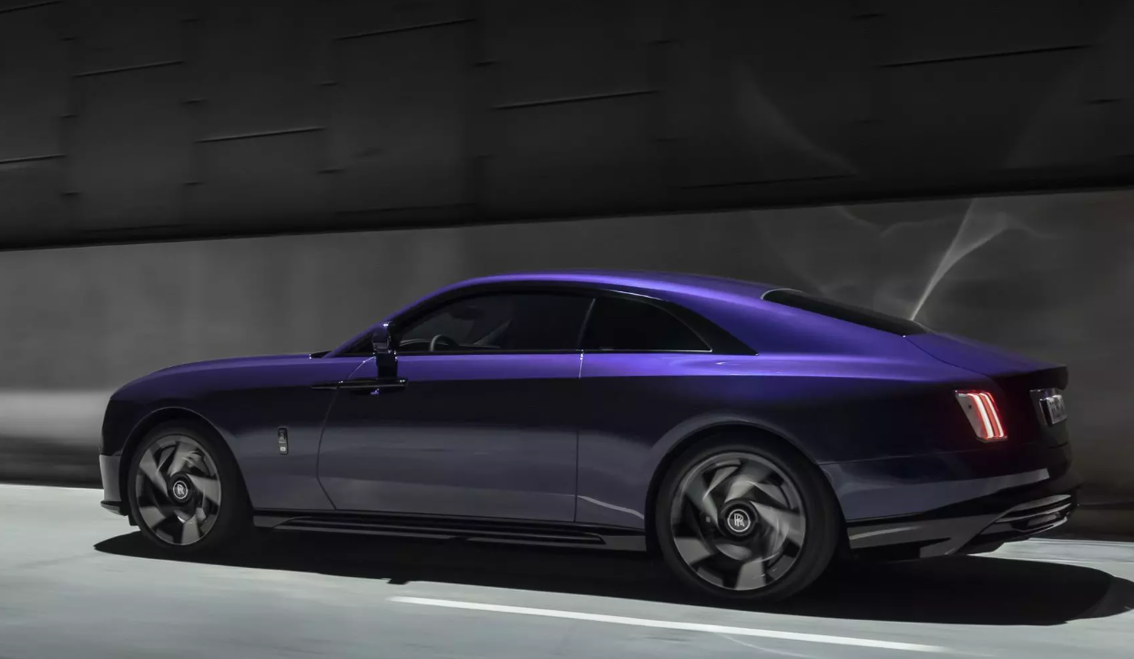 Rolls-Royce представив свій найпотужніший автомобіль: фото та характеристики