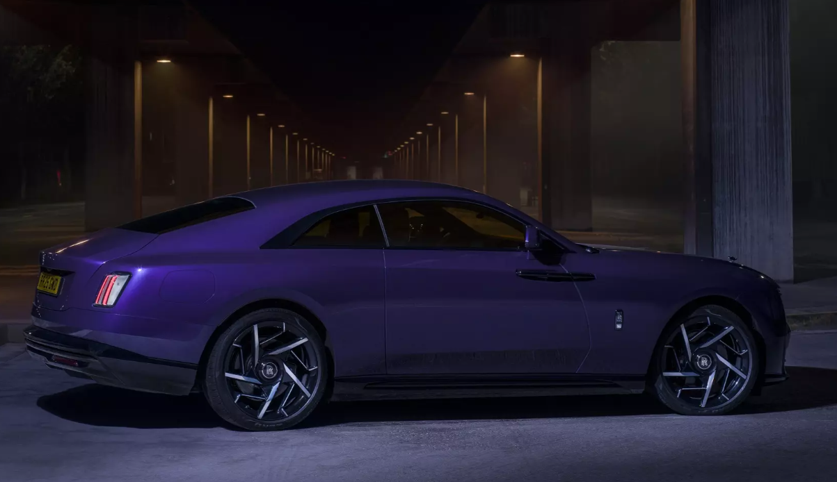 Rolls-Royce представив свій найпотужніший автомобіль: фото та характеристики