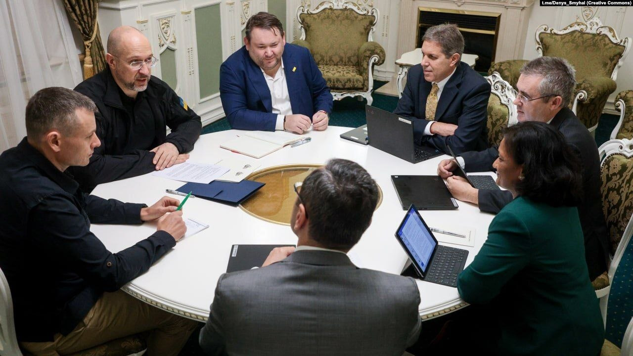 Застряли в "маяках". Какие условия программы МВФ не выполнила Украина и чем это грозит