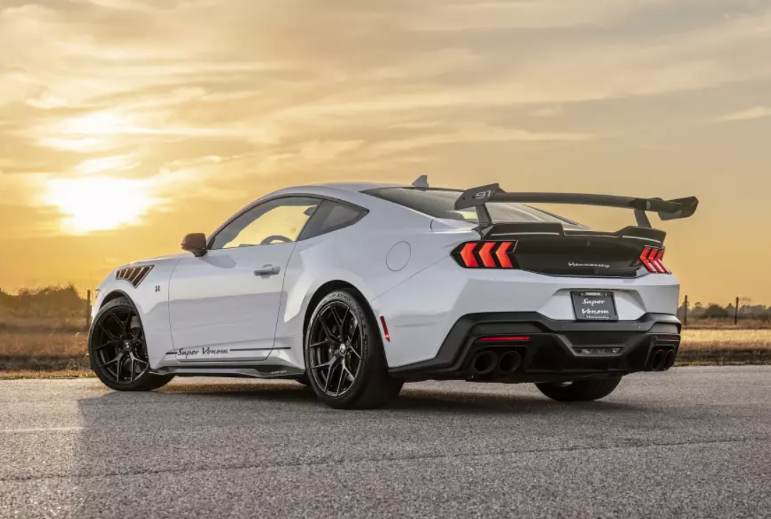 Ford Mustang превратили в суперкар для дрифта