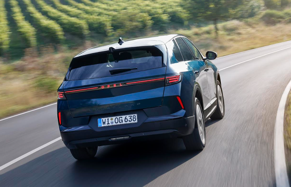 В Украине стартуют продажи нового кроссовера Opel Grandland: названы цены и характеристики