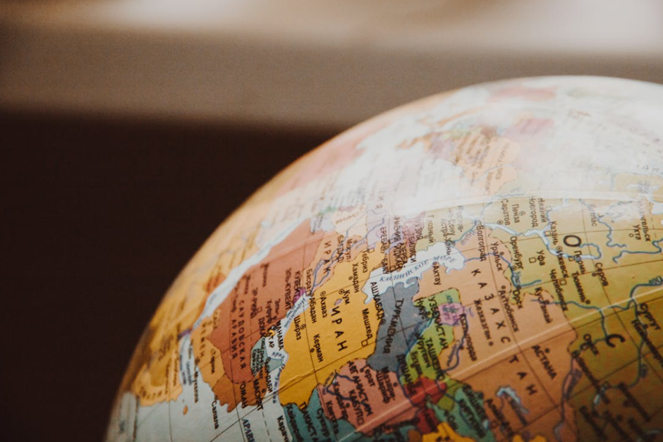 Як англійська допоможе комфортно подорожувати світом: поради експертів