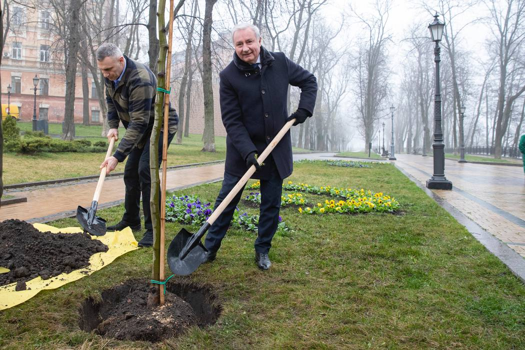 Кличко и мэр Тулузы обсудили восстановление Киева: подробности
