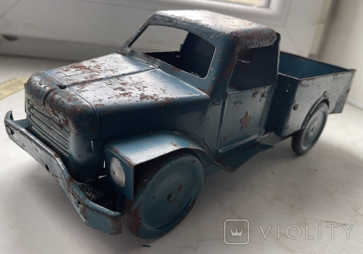 Ретро-игрушка за 30 тысяч: как выглядит старая машинка, за которой "охотятся" антиквары