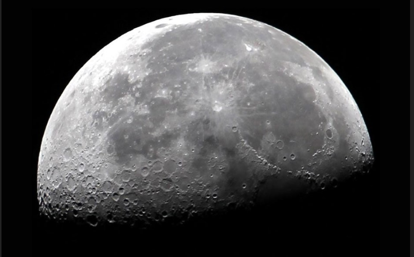 ДНК человека отправят на Луну, чтобы инопланетяне могли ее клонировать