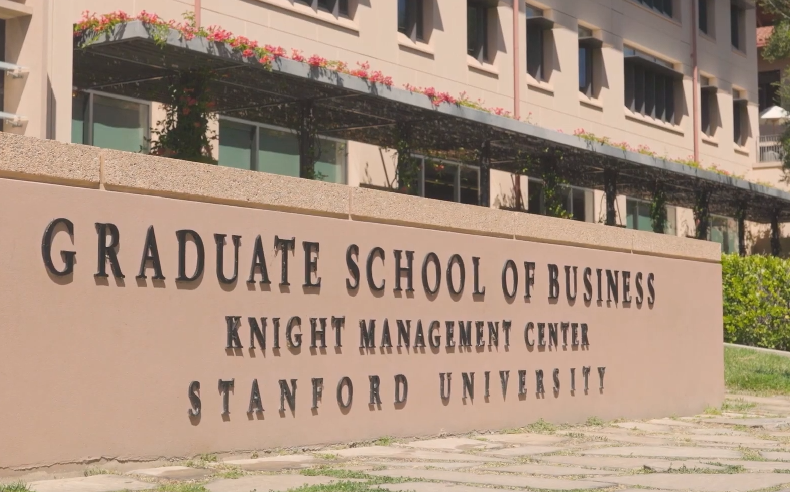 Украинцев будут бесплатно обучать в Стэнфордской бизнес-школе. Кто и как может попасть