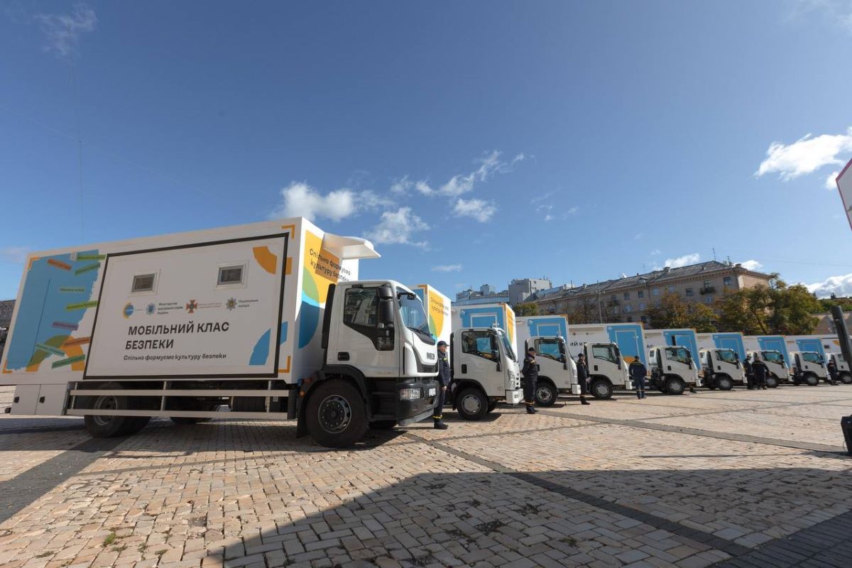 В Україні почали їздити мобільні класи безпеки для дітей: як вони виглядають та що в них є