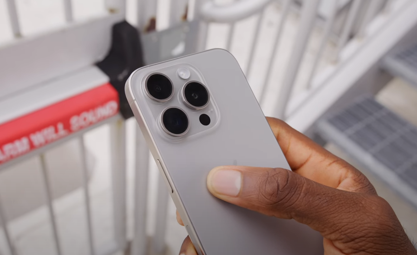 Известный ютубер назвал лучшие смартфоны 2023 года: сколько они стоят в Украине