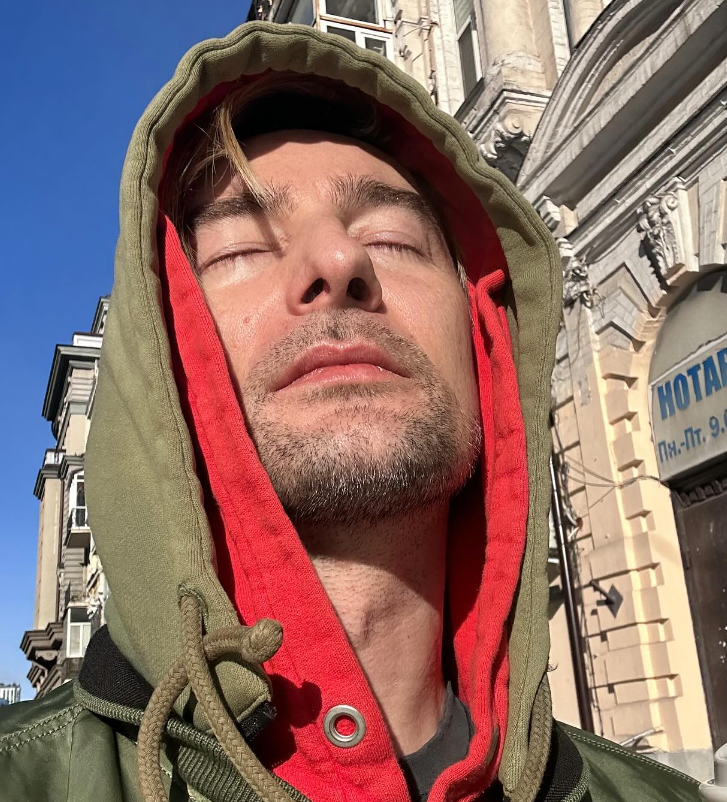 Алан Бадоев выдал серию откровенных кадров: таким его мало кто видел